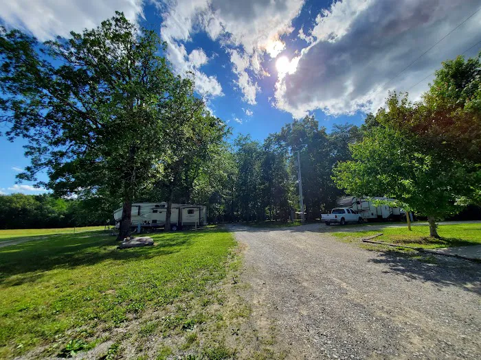 Bledsoe Forest Campground and Apartment Rentals Picture 3