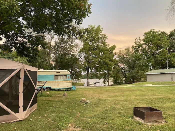 Lake Mattoon Campground & Marina Picture 9