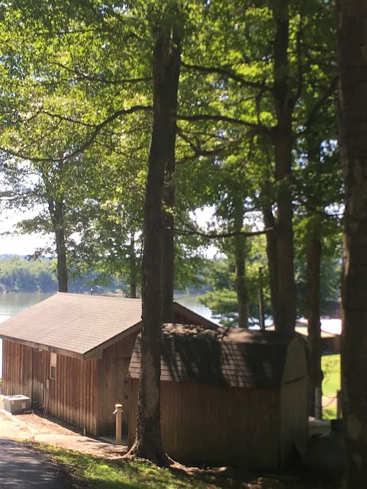 Cave-in Rock Kaylors Cabin B Picture 4