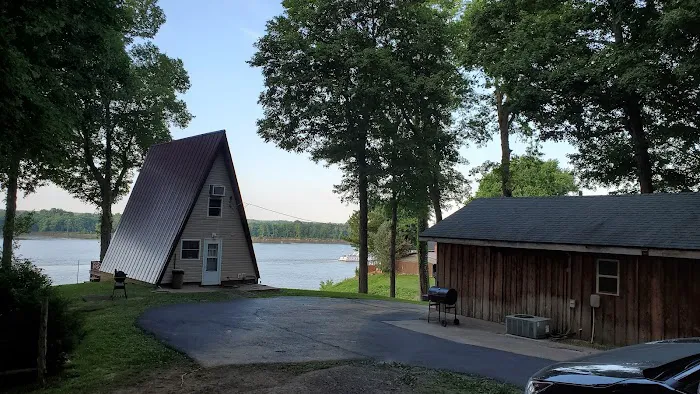 Cave-in Rock Kaylors Cabin B Picture 9