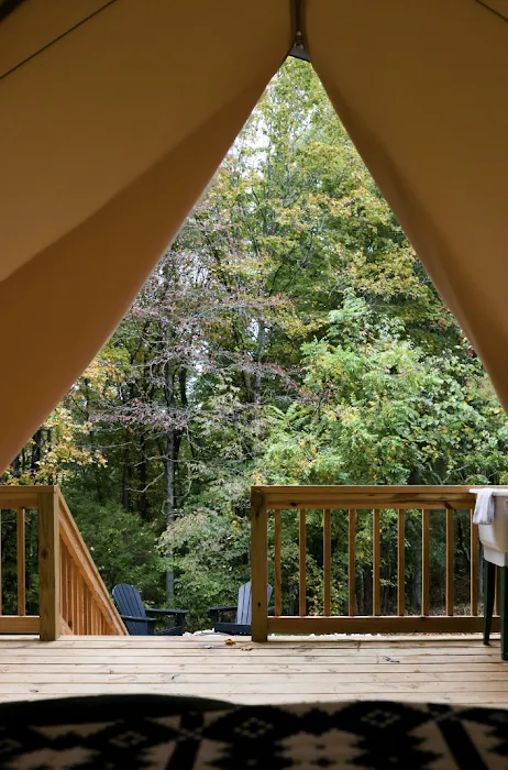 Tiny Shiny Retreat Picture 7
