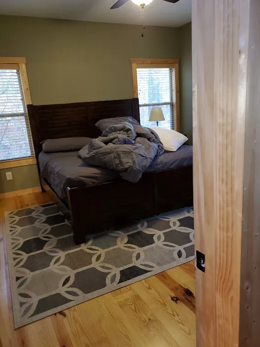 Hollow Tree Hideaway Picture 2