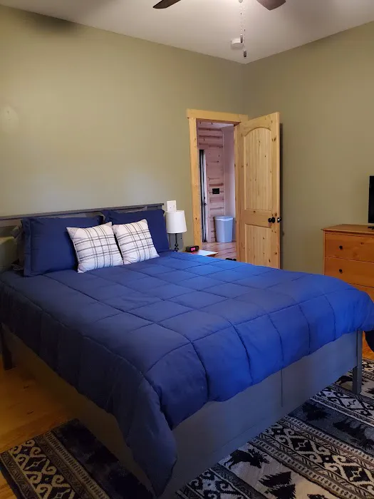 Hollow Tree Hideaway Picture 1