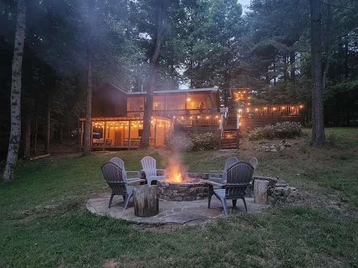 Lewis Lakeside Cottage Picture 1