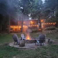 Lewis Lakeside Cottage ico