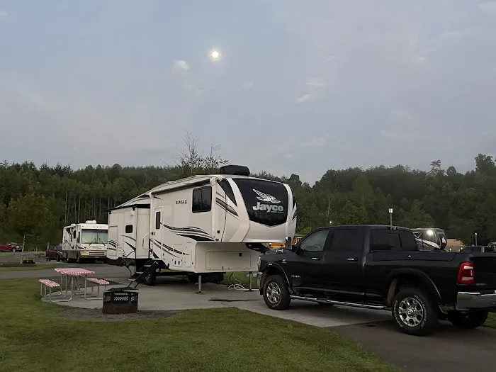 Blue Ridge / Toccoa River KOA Holiday Picture 8