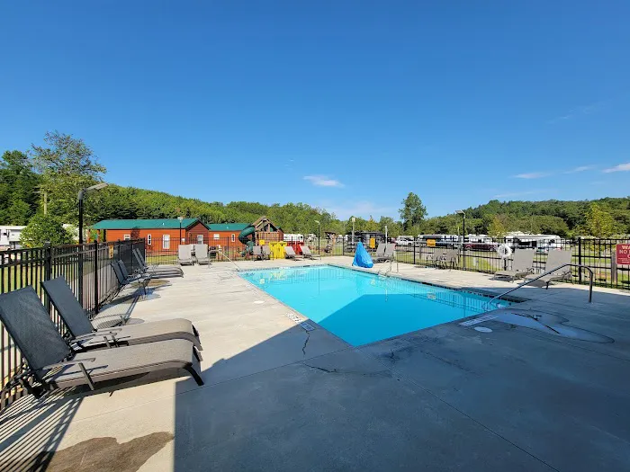 Blue Ridge / Toccoa River KOA Holiday Picture 9