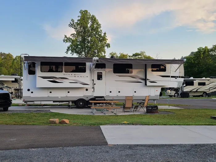 Blue Ridge / Toccoa River KOA Holiday Picture 5
