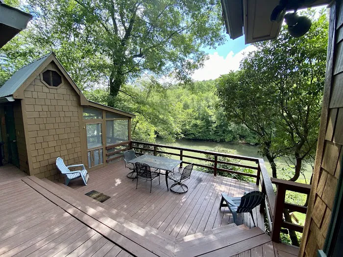 Toccoa Riverside Cabin Picture 5