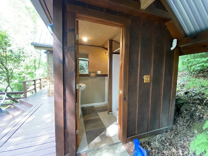 Toccoa Riverside Cabin Picture 3