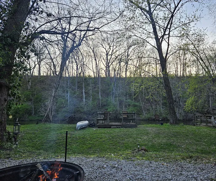 Riverfront private campground Picture 3