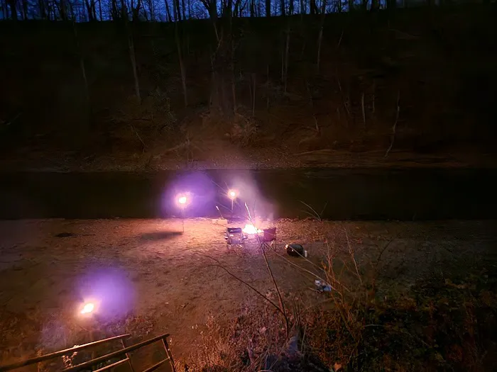 Riverfront private campground Picture 1