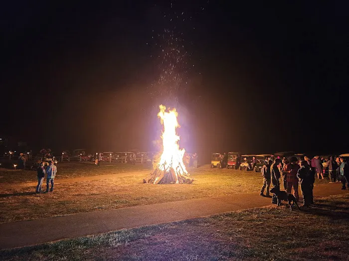 Riverfront private campground Picture 8