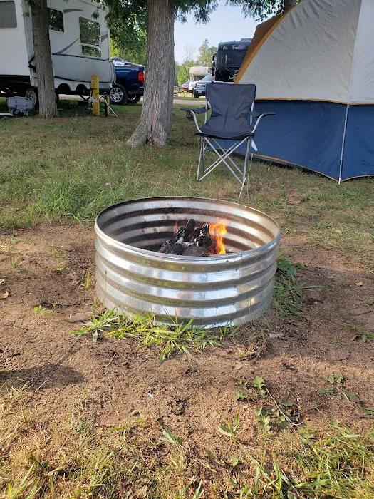 Mackinaw Campground Picture 3