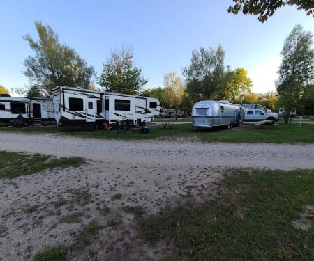 Mackinaw Mill Creek Campground Rally Building
