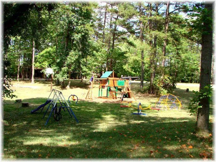 LBL Whispering Pines Campground & Cabins Picture 6
