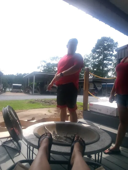 Riverside Campground & Motel Picture 5