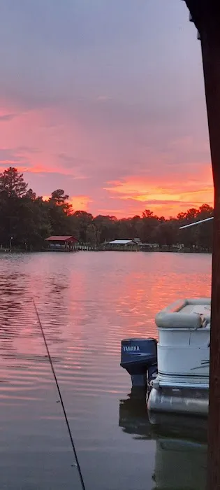 Riverside Campground & Motel Picture 2