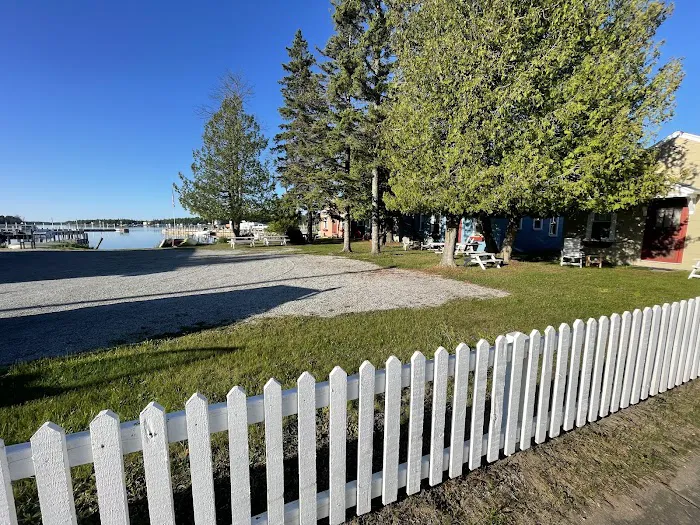 Rainbow Cabins Picture 3