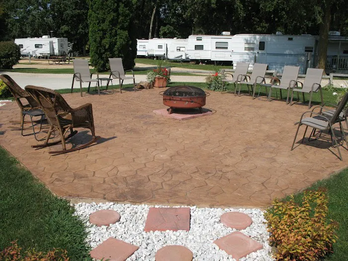 Lena KOA Holiday Picture 8