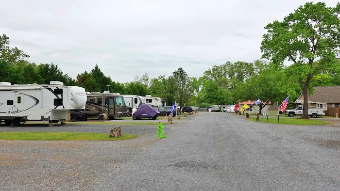 Waters Edge RV Park and Marina Picture 4