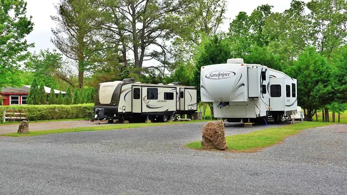 Waters Edge RV Park and Marina Picture 2