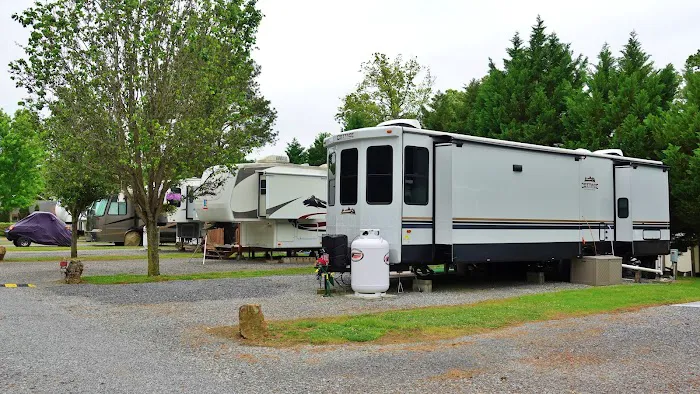 Waters Edge RV Park and Marina Picture 8