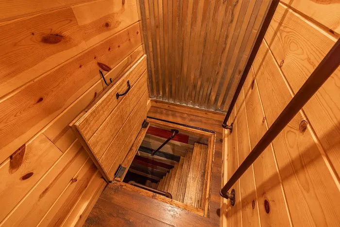 Jaybird Treehouse Picture 4