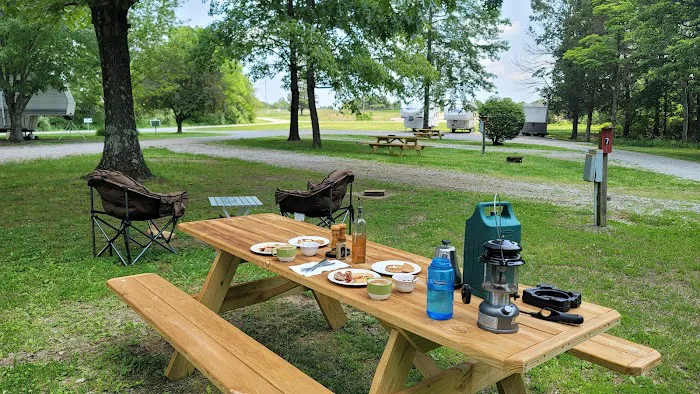 Hilltop Campground Picture 10