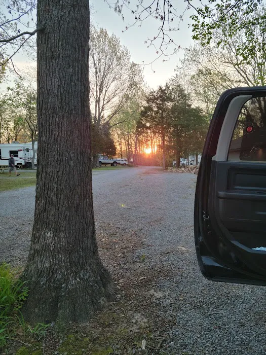 Hilltop Campground Picture 9