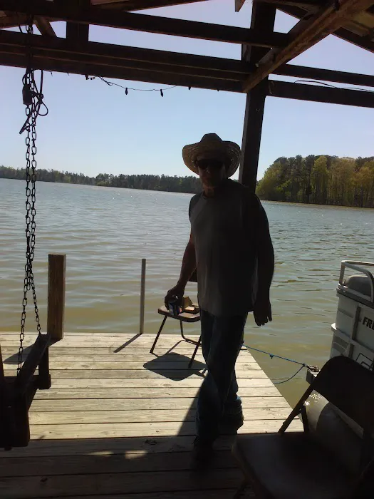 Biggs' 411 Waterfront Campground Picture 2
