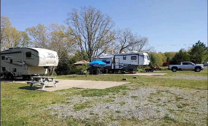 Sirls Rd Campground and Laundromat Picture 3