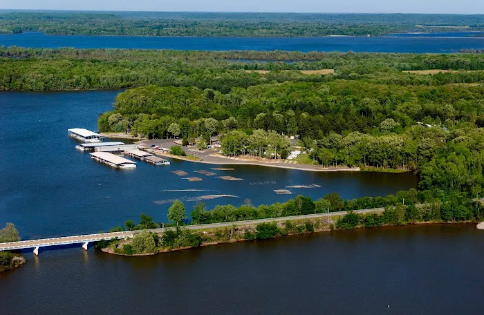 Birdsong Resort, Marina and Family Lakeside RV Campground Picture 4
