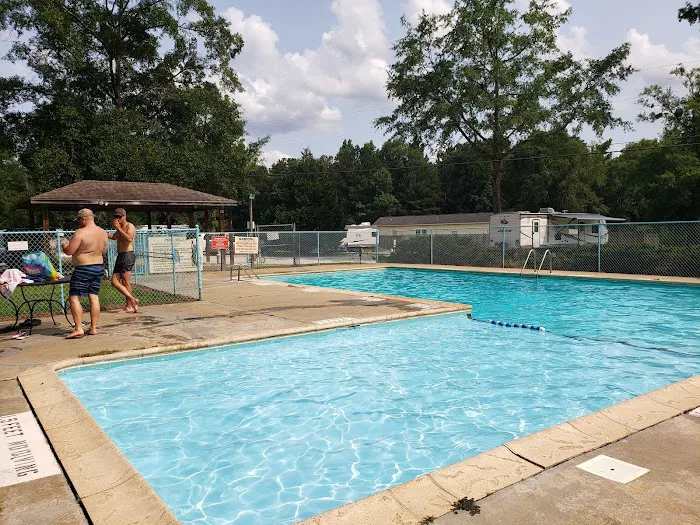 Lake Pines RV Park & Campground Picture 6