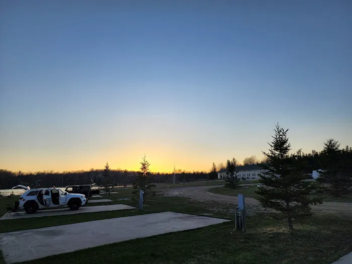 Trailhead Bar, Restaurant, and Campground Picture 2