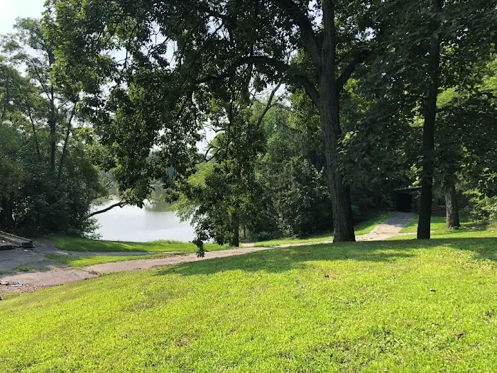 Glacier Hills Rustic Lakefront Cabins Picture 6