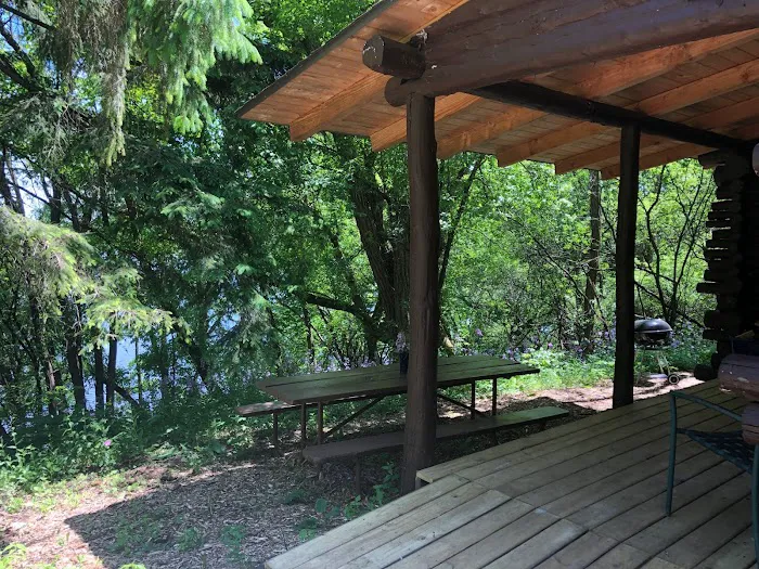 Glacier Hills Rustic Lakefront Cabins Picture 4