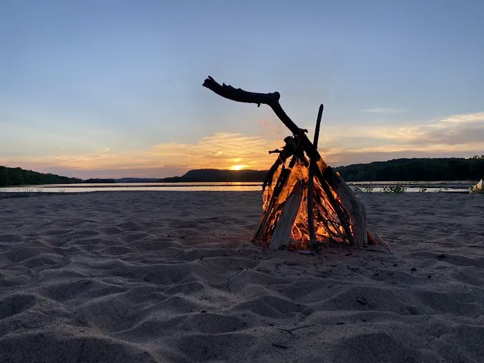 Trader's Bar and Grill Island Campground Picture 6