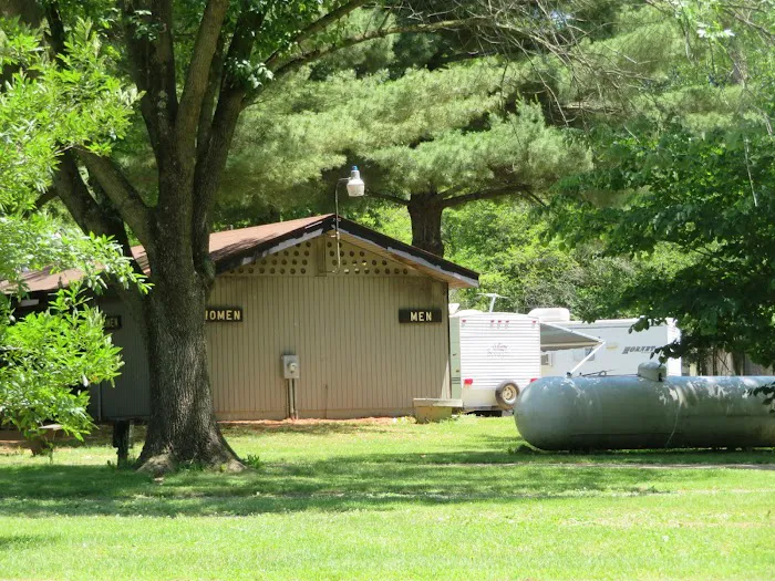 Riverside Park Campground Picture 2