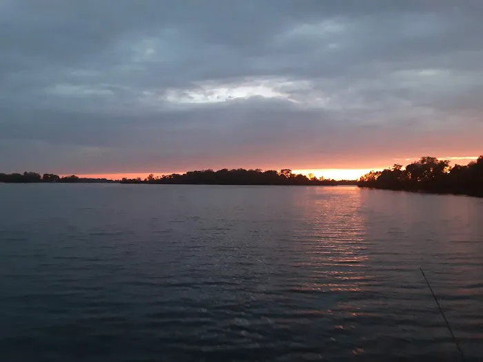 Trailer Island Campground Picture 2