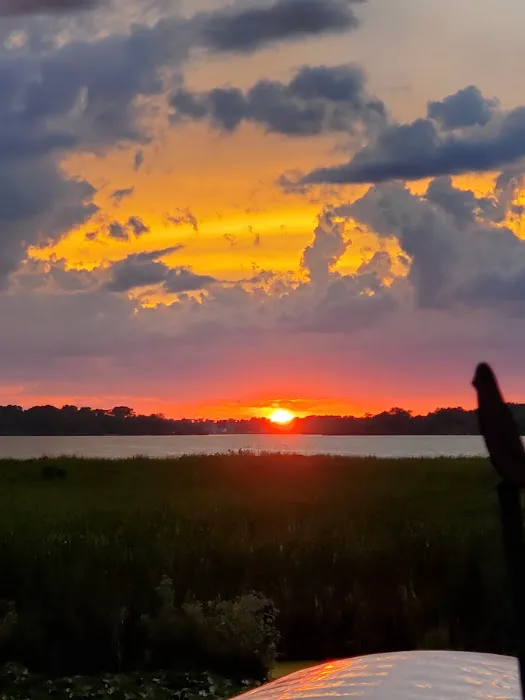 Trailer Island Campground Picture 6