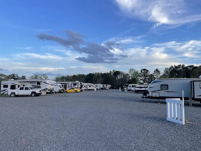 Greerbillies Campground Rock The South Campground and Parking Picture 9