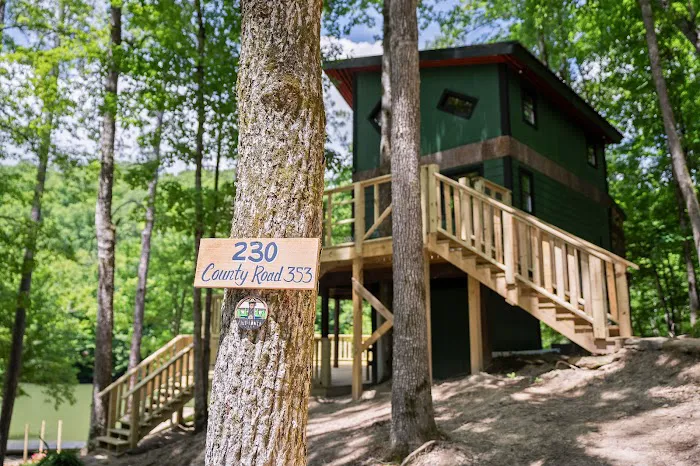 The Camp @ Smith Lake Treehouse Picture 2