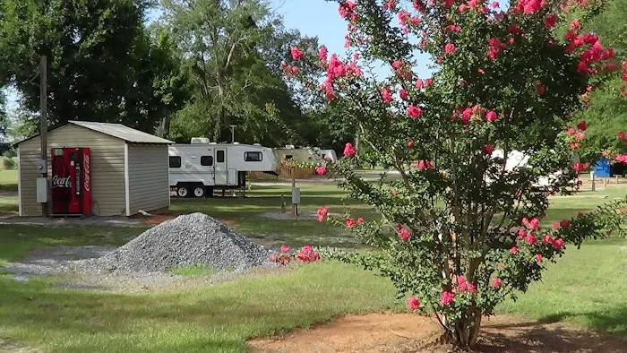 Yellowleaf Campground, RV, Apartments Picture 9