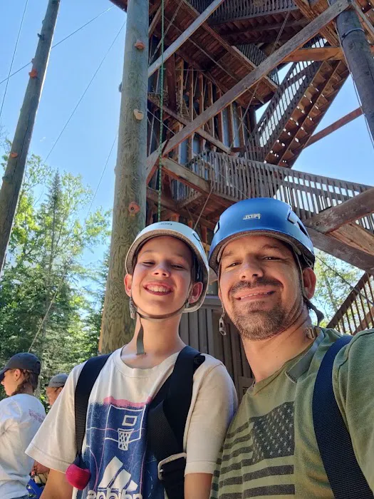 Camp Paradise - Lodge Picture 2