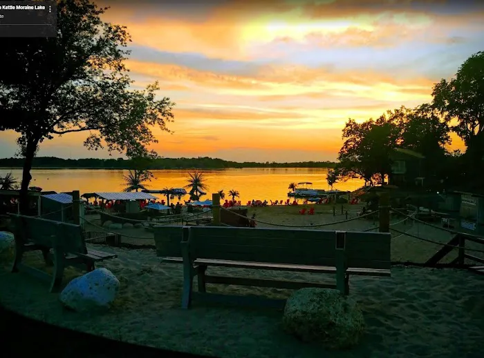 Tiki Beach Resort Rentals on Kettle Moraine Lake Picture 3