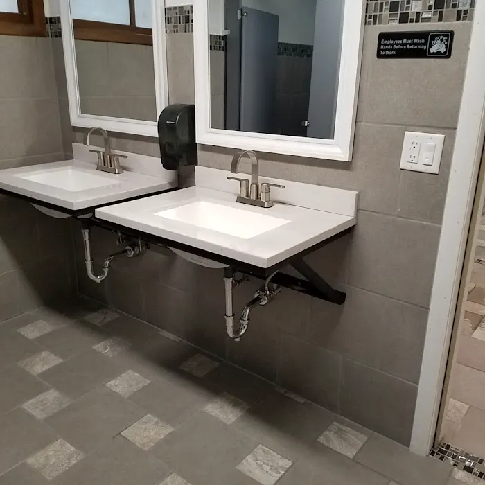 Tiki Beach Resort Rentals on Kettle Moraine Lake Picture 9