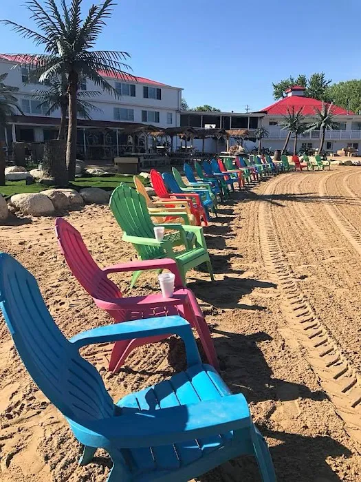 Tiki Beach Resort Rentals on Kettle Moraine Lake Picture 6