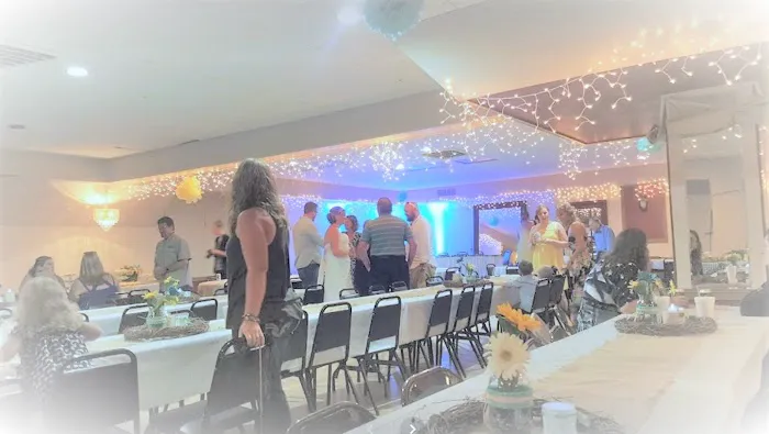 Tiki Beach Resort Rentals on Kettle Moraine Lake Picture 10