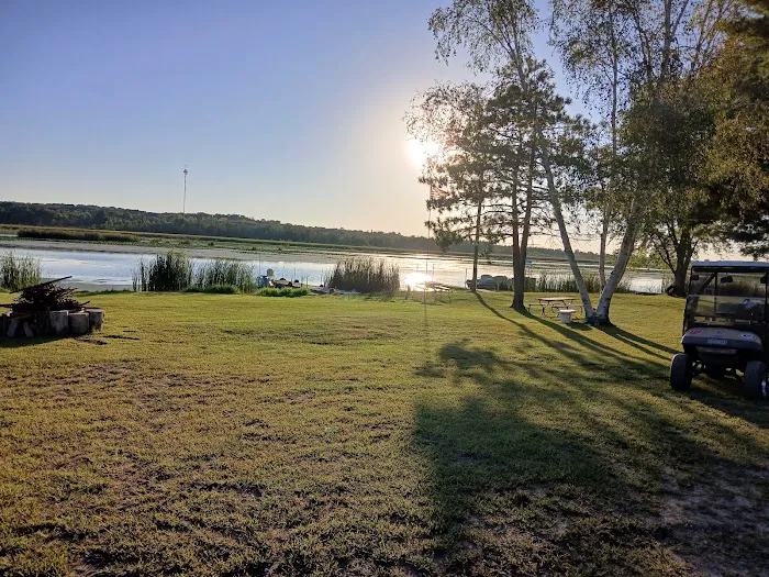 Lakeview Campground & Bar Picture 6